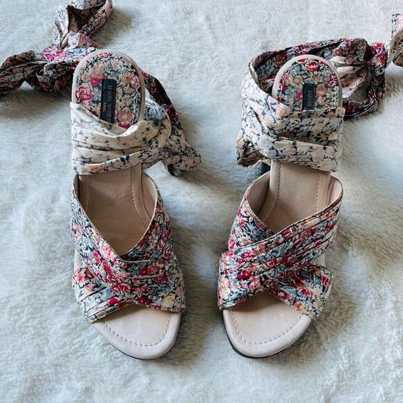 Louis Vuitton Printed Floral Abstract Heels - Picture 3 of 10